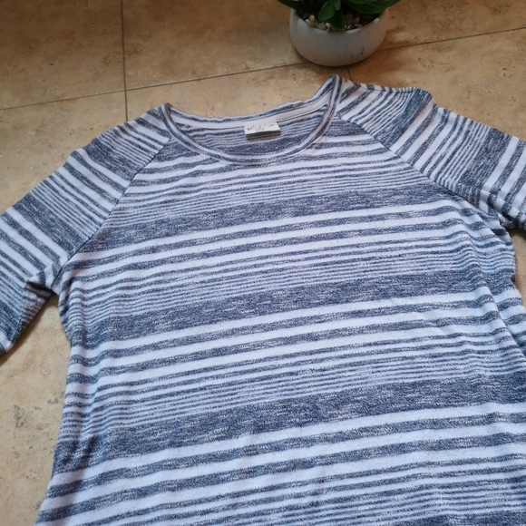 🔵3/$30  Striped T-Shirt - Picture 5 of 11